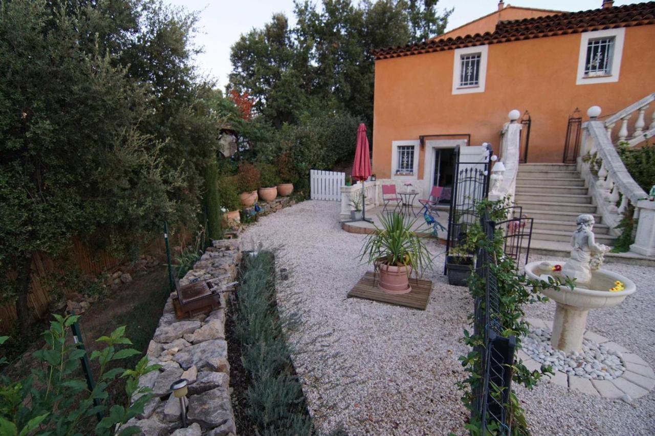 Chez Amali - Stielvolle Ferienwohnung In Der Provence Mit Terrasse Brignoles Exteriér fotografie