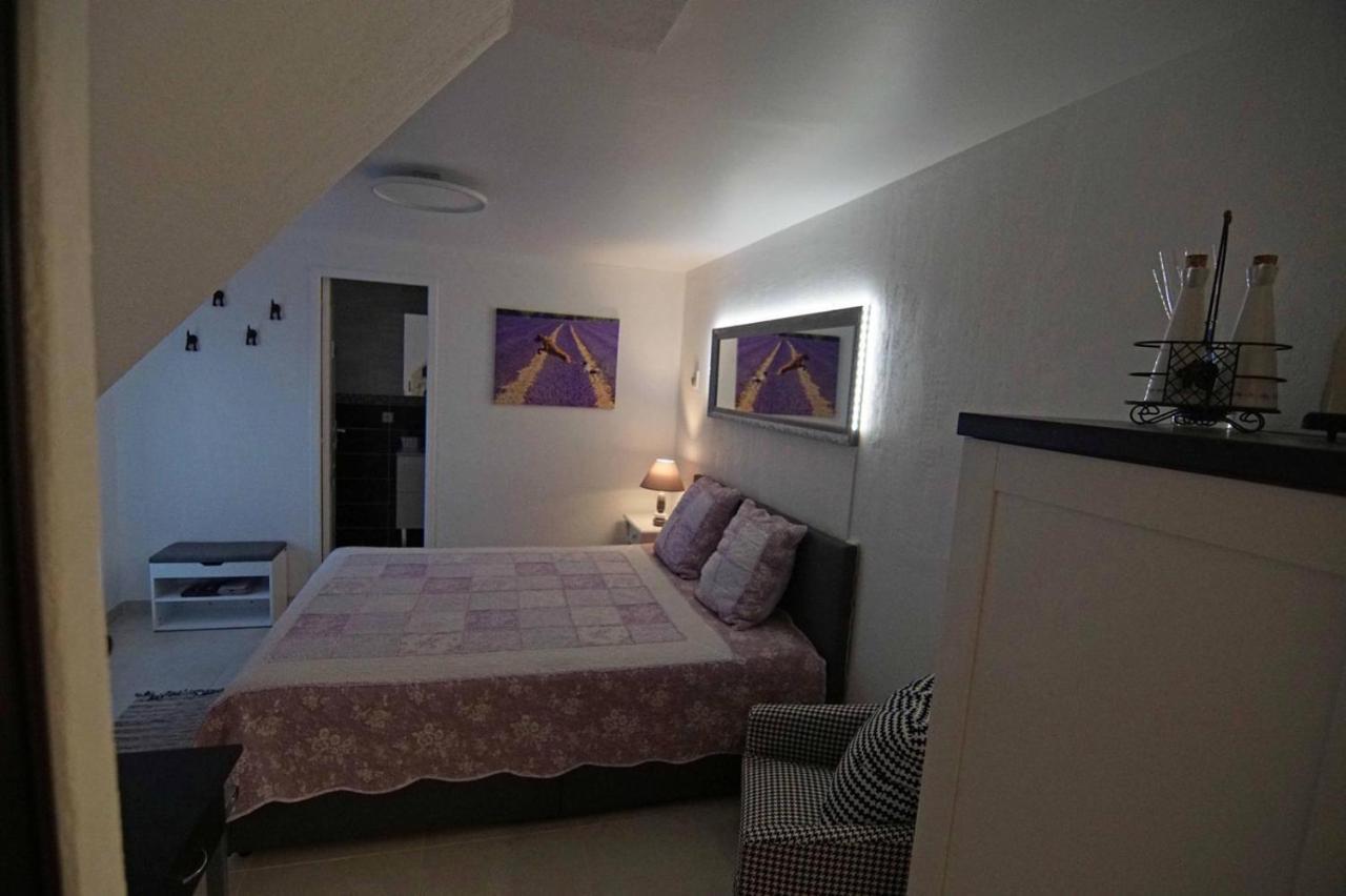 Chez Amali - Stielvolle Ferienwohnung In Der Provence Mit Terrasse Brignoles Exteriér fotografie